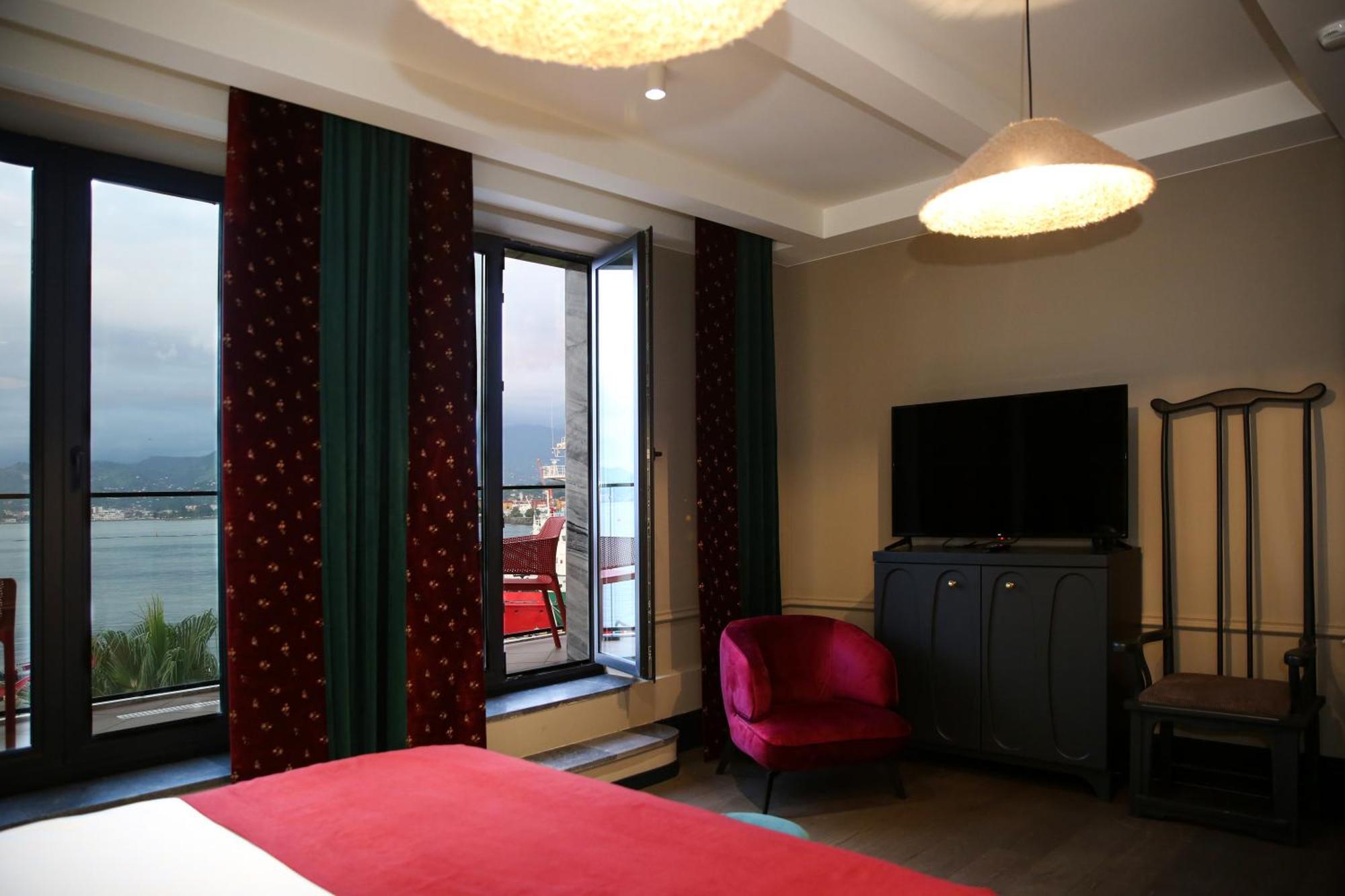 Hotel Retro 巴统 外观 照片