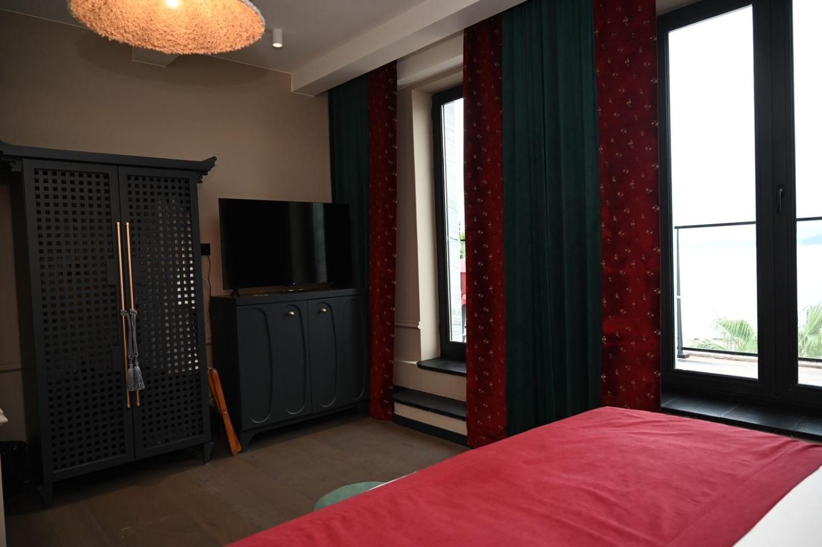 Hotel Retro 巴统 外观 照片